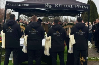 Echipă de însoțire la funeralii · 3